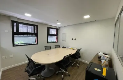 Sala comercial 45 m² no itaim bibi, rua urussuí, com 1 vaga de garagem.