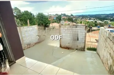 Vendo casa térrea, 2 dorm, 2 vagas quintal grande, em jarinu, bairro nova triestre.