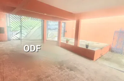 Otima casa terrea, quintal, 3 vagasde, sendo 1 para carro grande, coberta.