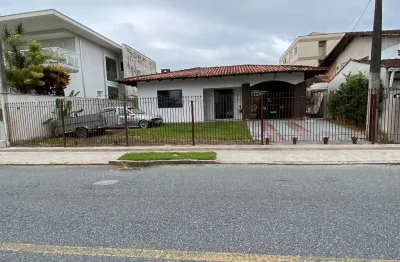 Casa com 3 quartos à venda na Rua Arnaldo Moreira Douat, Floresta, Joinville