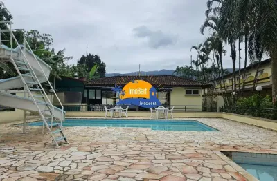 Sobrado em condomínio próximo ao mar com 2 quartos no centro de bertioga-sp: 79,00 m², 1 sala, 2 banheiros, 1 vaga de garagem.