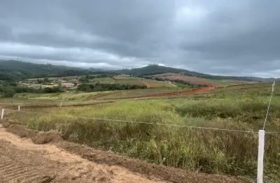 Topografia plana,para sua construção traga sua proposta aceitamos veiculos.