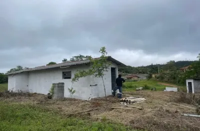 Vendo casa em cotia com passagem de agua nos fundo terreno grande