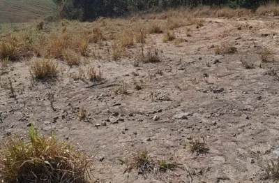 Lotes no bairro recreio topázio – cotia   localização estratégica:  apenas 500m do asfalto  6 km do centro comercial de caucaia do alto  próximo ao pesqueiro recanto dos tambas   tamanhos disponíveis: