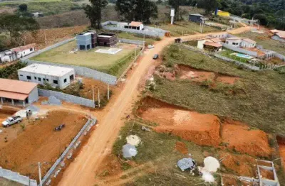 He aqui você encontra o terreno para a sua casa de campo! fácil negociação!