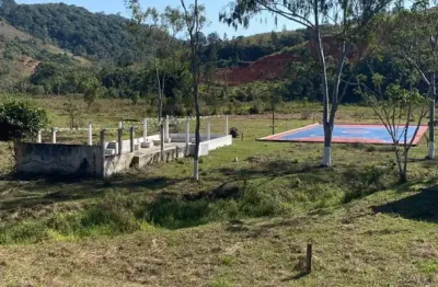 *terreno em igaratá!*  lote de *600m²*, pronto para construir, cercado por natureza.  a poucos minutos do *lago e de uma cachoeira, perfeito para quem busca **paz e lazer em família!*