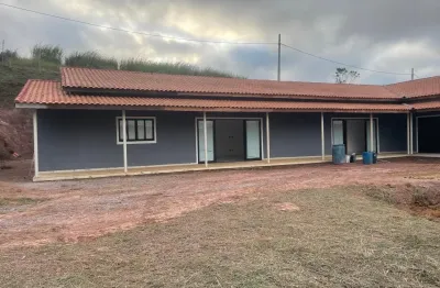 TB-Casa modular em Ibiúna. Suíte, piscina, churrasqueiro e lindo gramado.