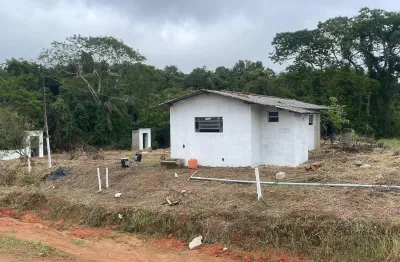 He grande oportunidade para a família! 826m² com casa e nascente nos fundos!