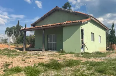 Casa aconchegante em cotia! perfeita para curtir o fim de ano com conforto e tranquilidade.