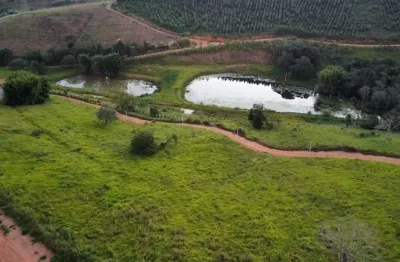 Próximo a comércios, escolas e serviços essenciais . o local já conta com água  e energia elétrica , além de infraestrutura completa e segurança  para mais conforto e tranquilidade.