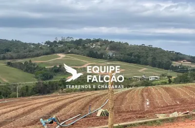 Terreno em cotia para projeto futuro. local tranquilo, ótimo para lazer e valorização.