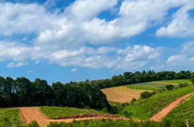 Ibiúna – lote fechado 600m², 1,4km do asfalto, perto de escola e mercado