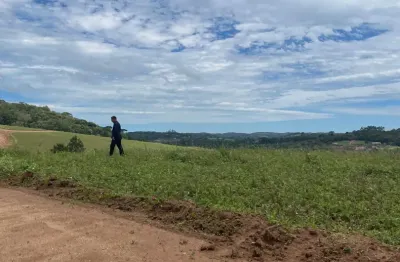 He lotes planos, ótima localização e negociação facilitada!