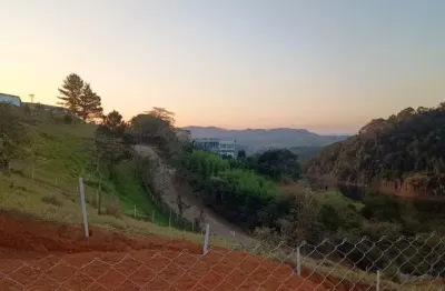 Terrenos em atibaia! fechado com portão eletrônico e a 10 min do centro!