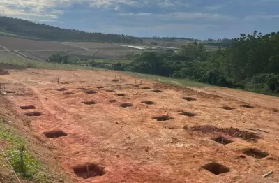 Terreno em Cotia para projeto futuro. Local tranquilo, ótimo para lazer e valorização