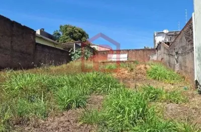 Vende-se terreno espacoso e com localizacao privilegiada!