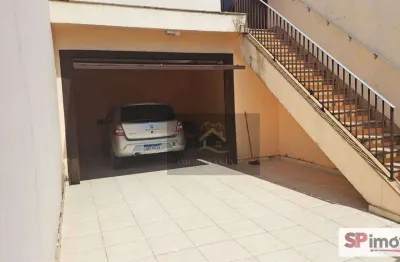 Sobrado Espaçoso com Suíte e 3 Vagas – Excelente Localização