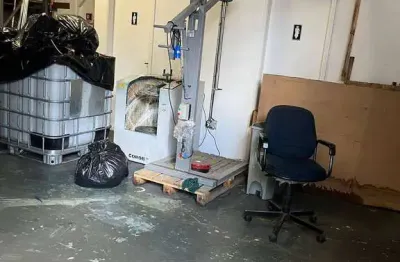 Galpão localizado em alphaville / juari /  ótima localização prox carrefour