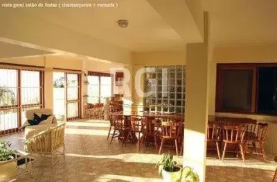 Casa para venda - 485m², 3 dormitórios, sendo 1 suites, 4 vagas - teresópolis