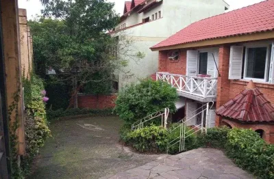 Casa para venda - 256.87m², 3 dormitórios, sendo 1 suites, 2 vagas - teresópolis