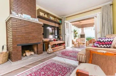Casa para venda - 258m², 3 dormitórios, sendo 1 suites, 4 vagas - teresópolis
