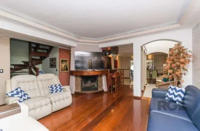 Casa 381m² - 5 dormitórios, 1 suíte, piscina e 6 vagas no bairro são sebastião