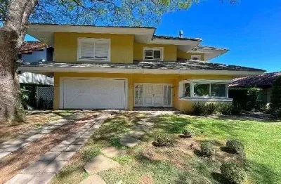 Casa no jardim do sol com 4d, sendo 2 suítes e 4 vagas de garagem