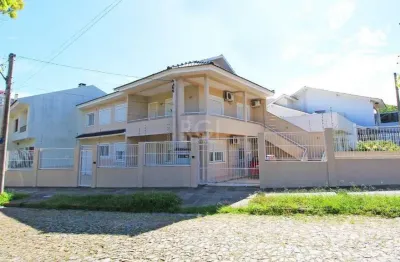 Casa térrea de 2 dormitórios e 3 vagas de garagem na vila ipiranga em porto alegre.