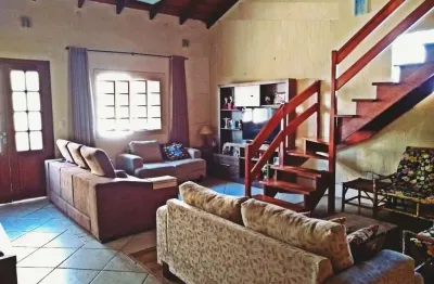 Casa para venda - 250m², 3 dormitórios, sendo 1 suites, 1 vaga - camaquã
