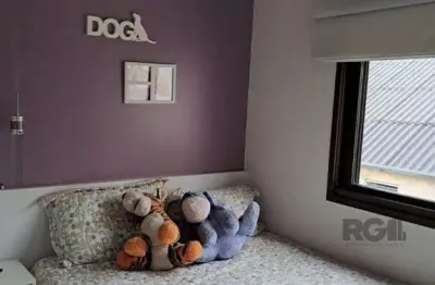 Apartamento de dois quartos, suíte e uma vaga de garagem no bairro santana em porto alegre.