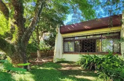 Casa à venda no bairro menino deus em porto alegre. com 160m² de área privativa