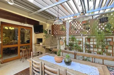 Casa em condomínio fechado com 3 quartos à venda na Avenida Eduardo Prado, --, Cavalhada, Porto Alegre