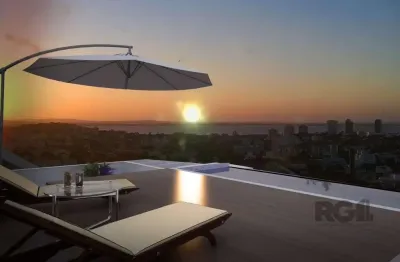 Casa em condomínio com 3 dormitórios, sendo 1 suíte, cozinha americana, banheiro, living para dois ambientes e garagem cobertas,