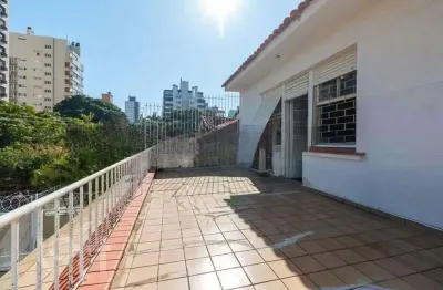 Casa com 3 quartos à venda na Rua Dário Pederneiras, --, Petrópolis, Porto Alegre