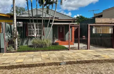 Casa toda reformada, 135 m² de área construída, churrasqueira e piscina