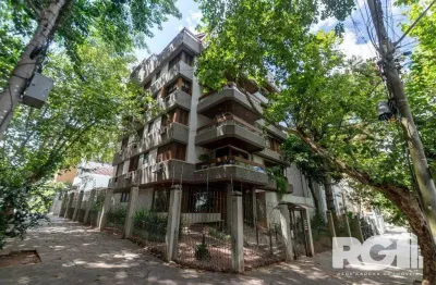 Apartamento reformado! com 3 dorm, sendo 1 suíte, 2 vagas na rua corte real.