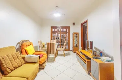 Casa 160m² - 3 dormitórios, 1 suíte, churrasqueira, terraço e 2 vagas de garagem no guarujá