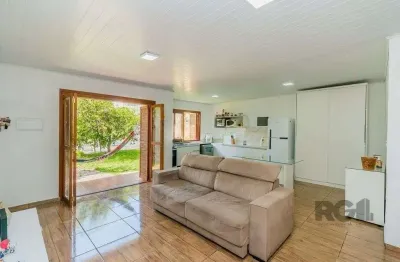 Casa de 2 dormitórios com 98m² no bairro lomba do pinheiro
