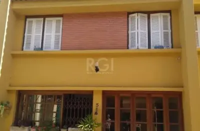 Casa 3 dormitórios sendo 1 suíte no bairro medianeira