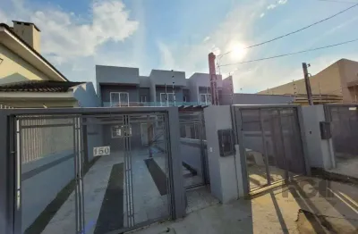 Sobrado com 3 dormitórios, suíte e duas vagas de garagem no bairro sarandi