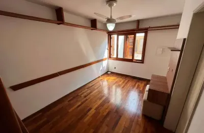 Apartamento de dois quartos e uma vaga de garagem no bairro petrópolis em poa/rs