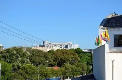 Apartamento em porto alegre, no bairro cidade baixa, com 2 dormitório(s), e 2 banheiros, à venda.