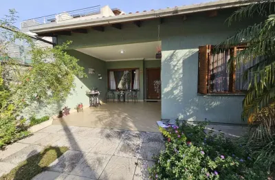 Casa com 3 quartos à venda na Rua Heitor Kramer, --, Guarujá, Porto Alegre