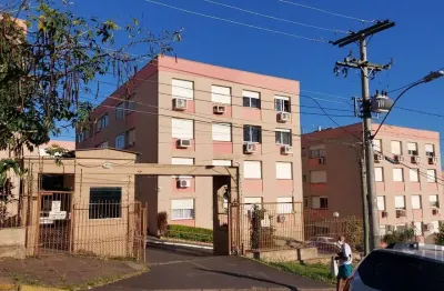 Apartamento de dois dormitórios com uma vaga de garagem no bairro cristal em porto alegre.