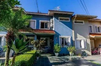 Casa sobrado em condomínio fechado na vila nova de 3 dormitórios e 2 vagas