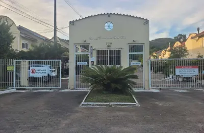 Casa em condomínio fechado com 3 quartos à venda na Avenida Edgar Pires de Castro, --, Hípica, Porto Alegre