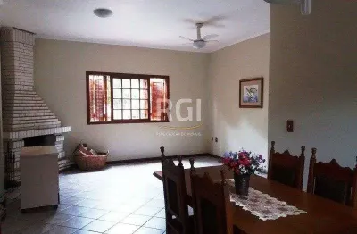 Casa para venda - 250m², 5 dormitórios, sendo 3 suites, 2 vagas - ipanema