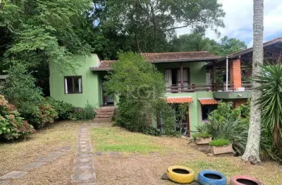 Terreno de 5.280 m², com 3 casas, no bairro ponta grossa, em porto alegre.