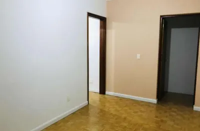 Apartamento de 2 dormitórios com garagem no bairro rio branco