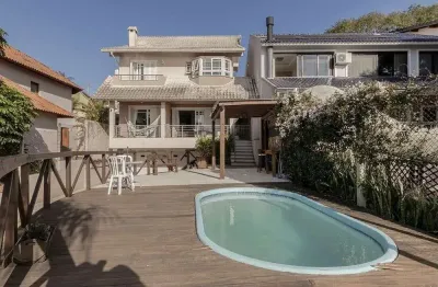Casa com 3 quartos à venda na Rua Charruas, --, Espírito Santo, Porto Alegre